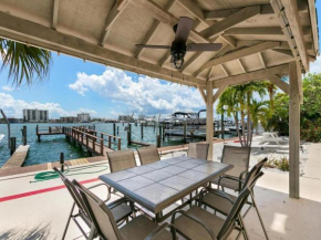 Beach Getaway! 5min walk to the beach! Gulf & Bay views